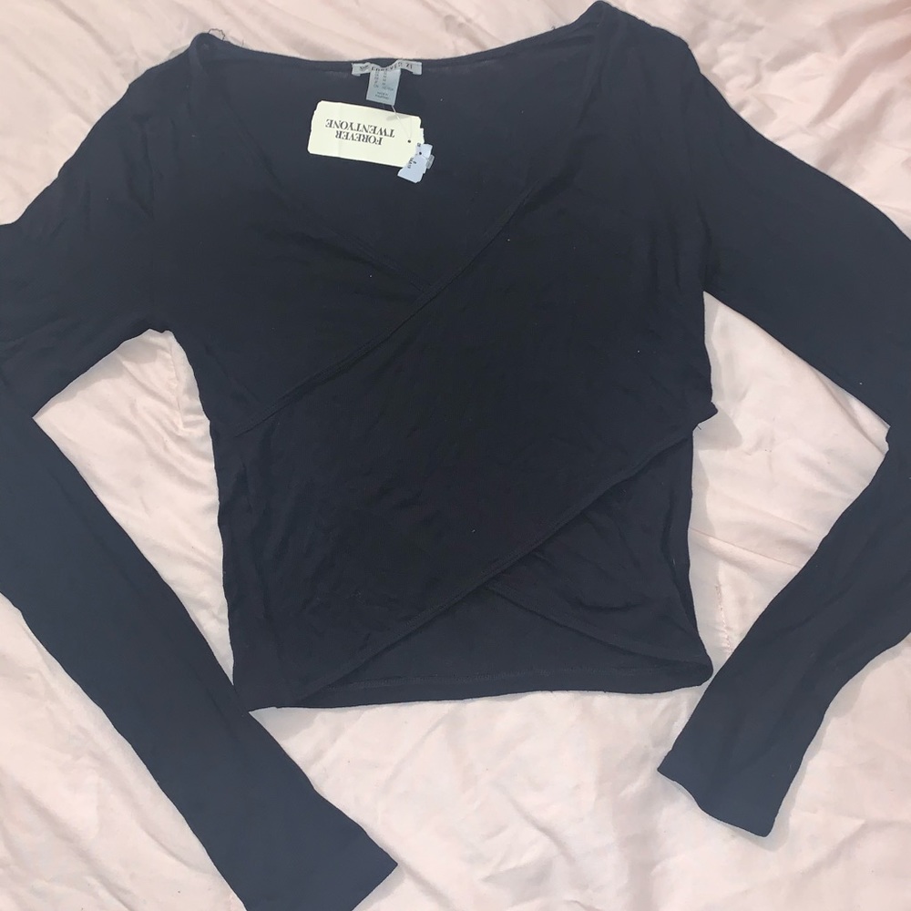 🚫SOLD NWT Criss cross top